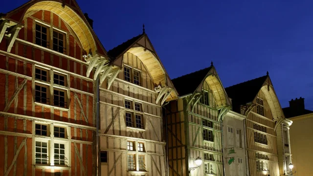 Troyes pan de bois rue E Zola Tienda Burton